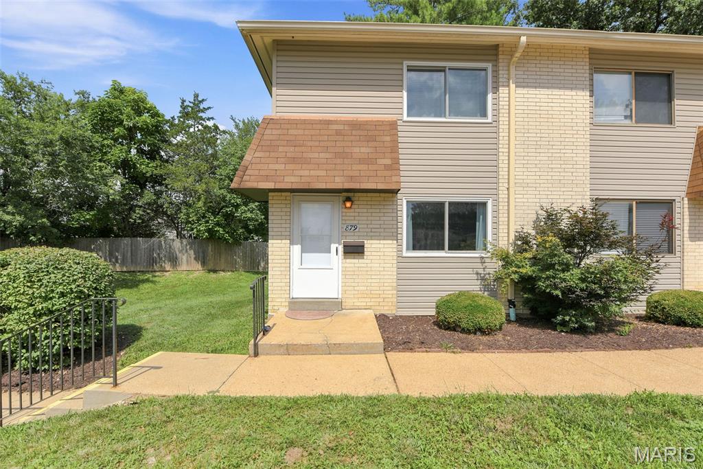 2nd image of 879 Portsdown Rd, Ballwin, MO 63011 | MLS# MIS26044058