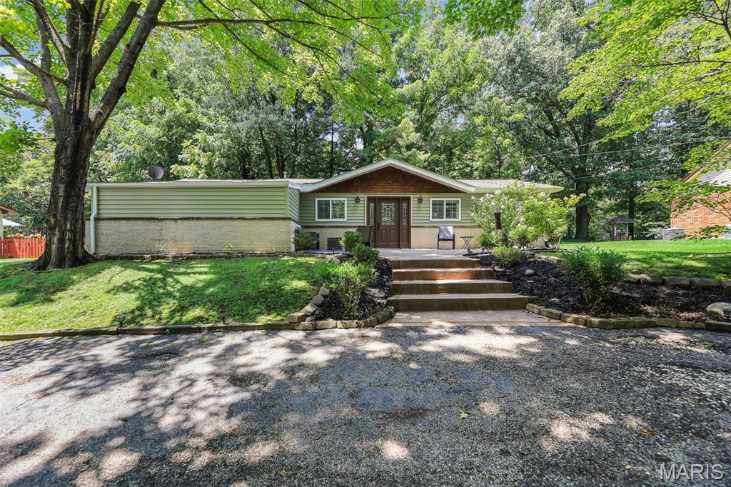 1st image of 459 W Lake Dr, Edwardsville, IL 62025 | MLS# MIS26044202