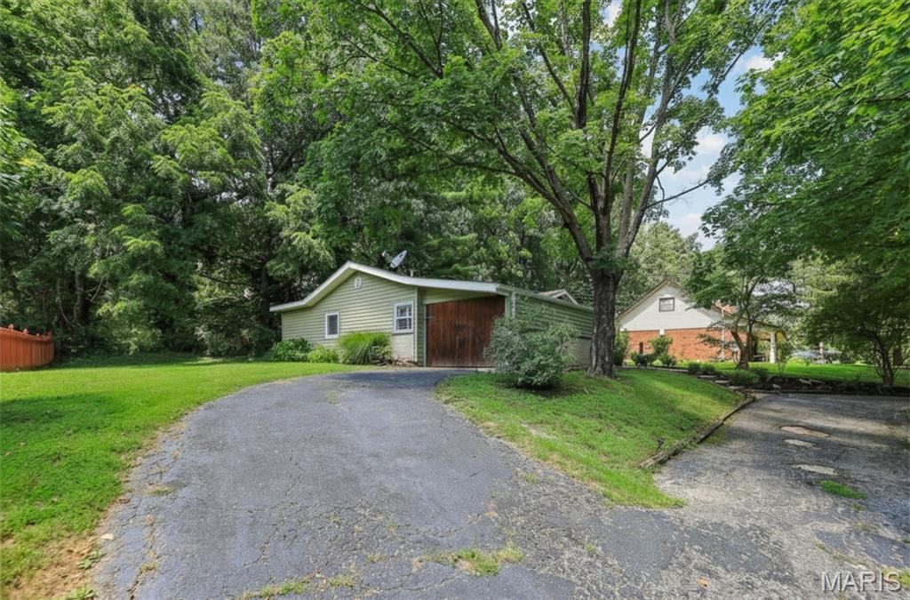 2nd image of 459 W Lake Dr, Edwardsville, IL 62025 | MLS# MIS26044202
