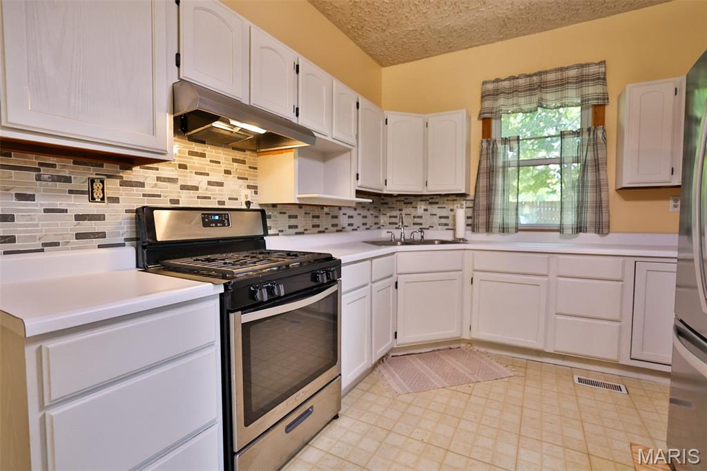 Homes for sale in Edwardsville, IL | 8 Abner Pl, Edwardsville, IL 62025 | MLS# MIS26044212