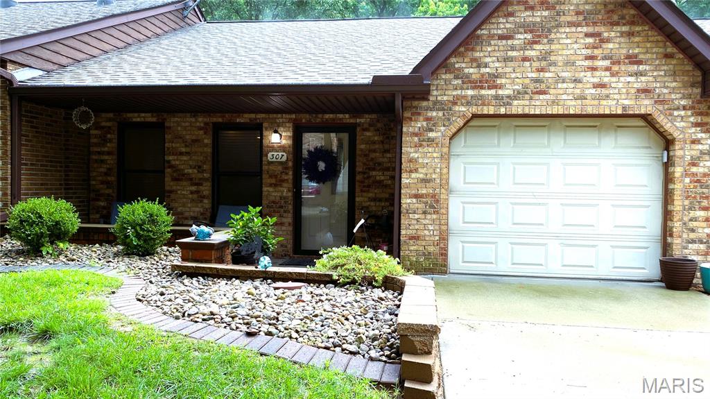 Homes for sale in Collinsville, IL | 307 Northcrest Dr, Collinsville, IL 62234 | MLS# MIS26044286