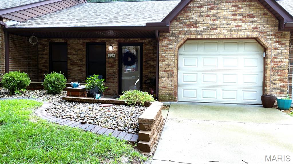 Homes for sale in Collinsville, IL | 307 Northcrest Dr, Collinsville, IL 62234 | MLS# MIS26044286