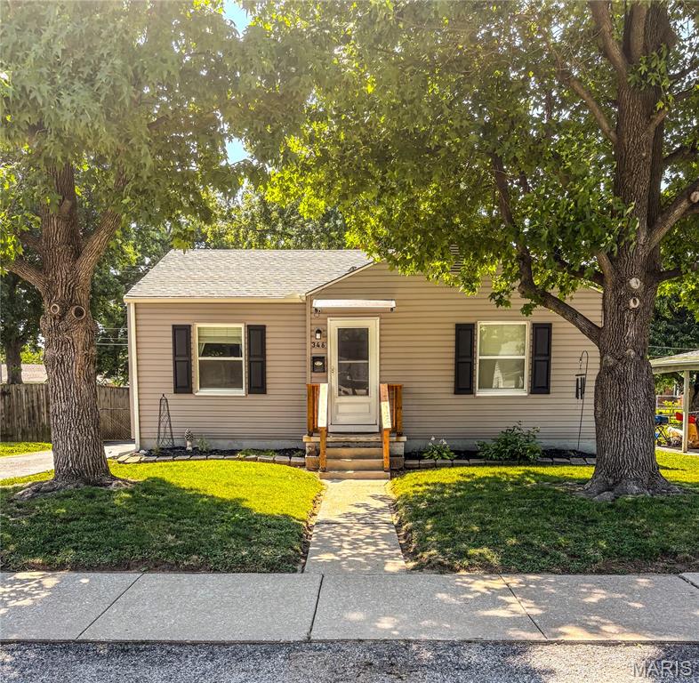 Homes for sale in Wood River, IL | 346 12th St, Wood River, IL 62095 | MLS# MIS26044516