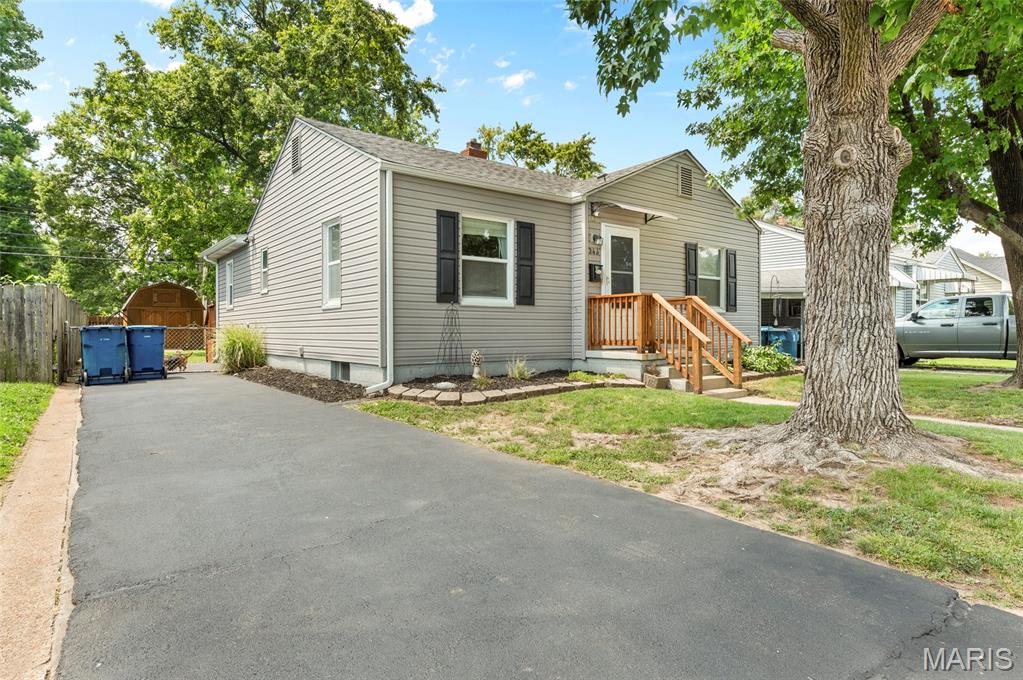 Homes for sale in Wood River, IL | 346 12Th St, Wood River, IL 62095 | MLS# MIS26044516
