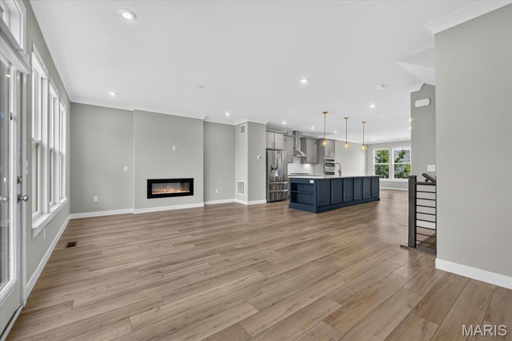 3rd image of 8933 Eager Rd, Saint Louis, MO 63144 | MLS# MIS26044560