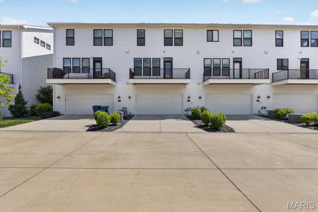 2nd image of 8933 Eager Rd, Saint Louis, MO 63144 | MLS# MIS26044560