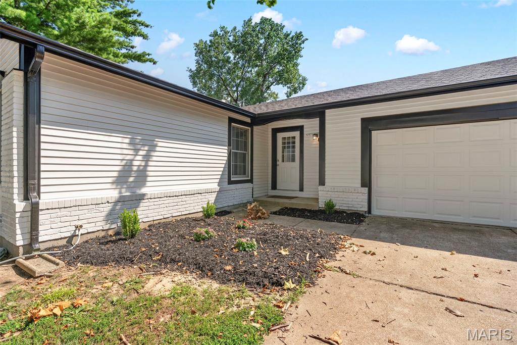3rd image of 231 Laurelwood Dr, Saint Peters, MO 63376 | MLS# MIS26044600