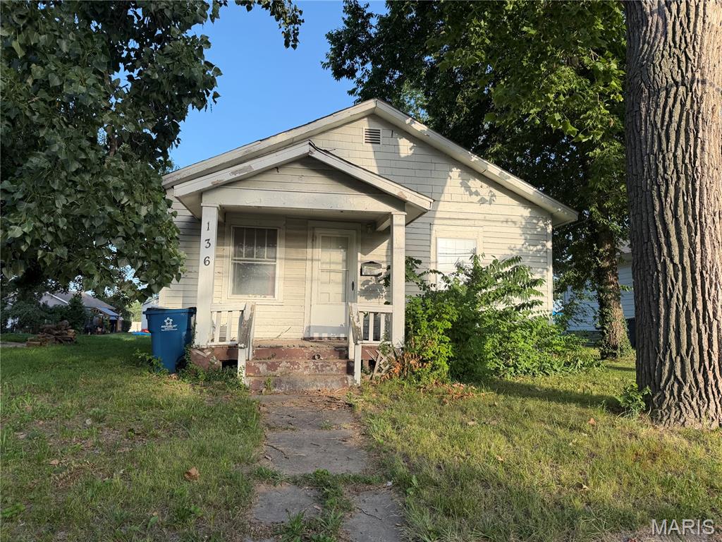 Homes for sale in East Alton, IL | 136 Illinois St, East Alton, IL 62024 | MLS# MIS26044601