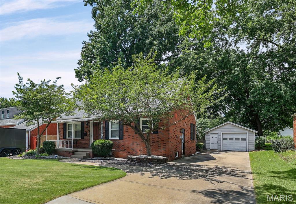 Homes for sale in Edwardsville, IL | 1229 Grant Dr, Edwardsville, IL 62025 | MLS# MIS26044641