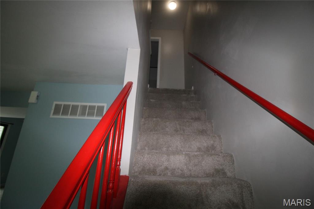 4th image of 652 Summer Winds Ln, St Peters, MO 63376