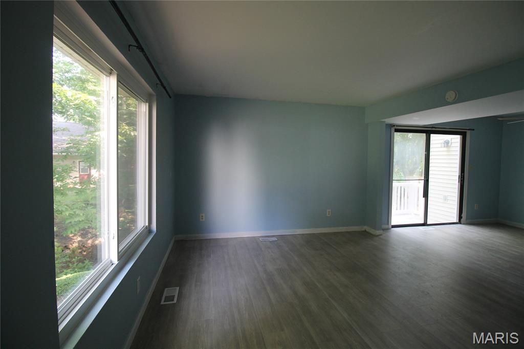 3rd image of 652 Summer Winds Ln, St Peters, MO 63376