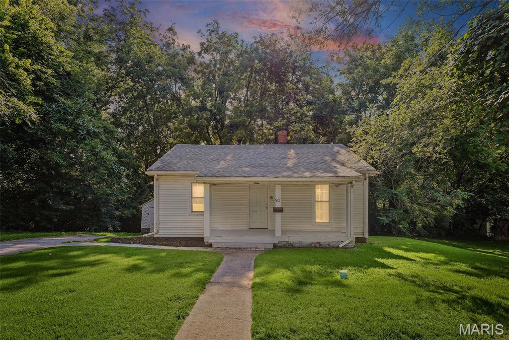 Homes for sale in Alton, IL | 301 Lampert St, Alton, IL 62002 | MLS# MIS26044706