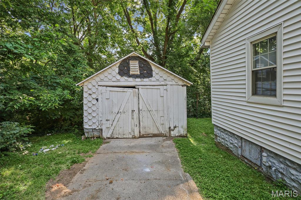 Homes for sale in Alton, IL | 301 Lampert St, Alton, IL 62002 | MLS# MIS26044706