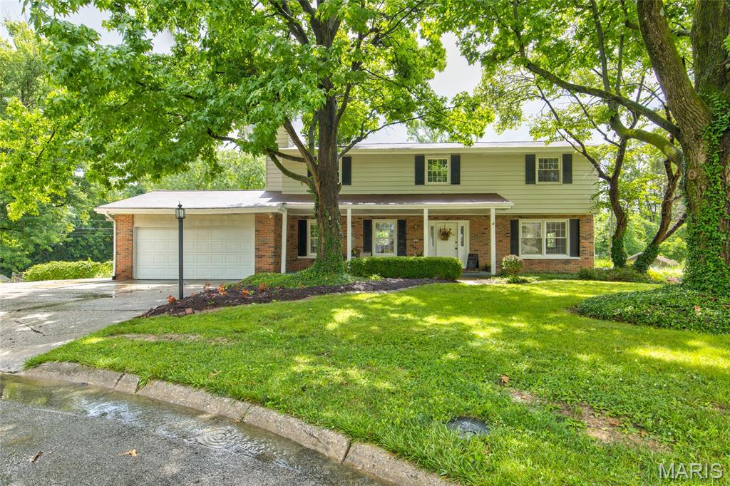 Homes for sale in Godfrey, IL | 2001 River Aire Court Court, Godfrey, IL 62035 | MLS# MIS26044841