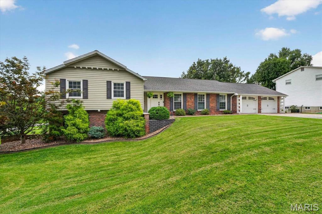 2nd image of 20 Shawnee Dr, Saint Charles, MO 63301 | MLS# MIS26044847