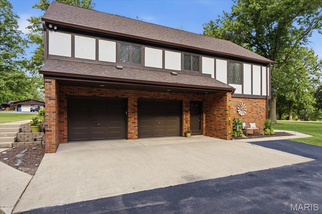 Homes for sale in Shiloh, IL | 10 Brighton Dr, Shiloh, IL 62221 | MLS# MIS26045015