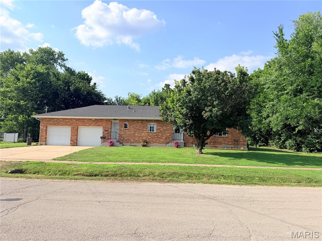 Homes for sale in Mexico, MO | 415 W Maple St, Mexico, MO 65265 | MLS# MIS26045024