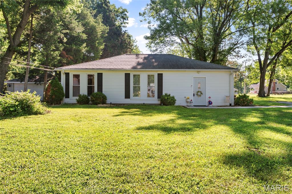 Homes for sale in Collinsville, IL | 109 Dale Ave, Collinsville, IL 62234 | MLS# MIS26045107