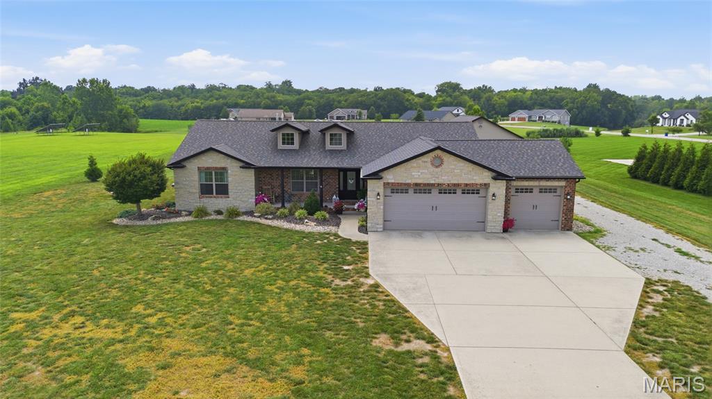 Homes for sale in Highland, IL | 3099 Final Dr, Highland, IL 62249 | MLS# MIS26045112