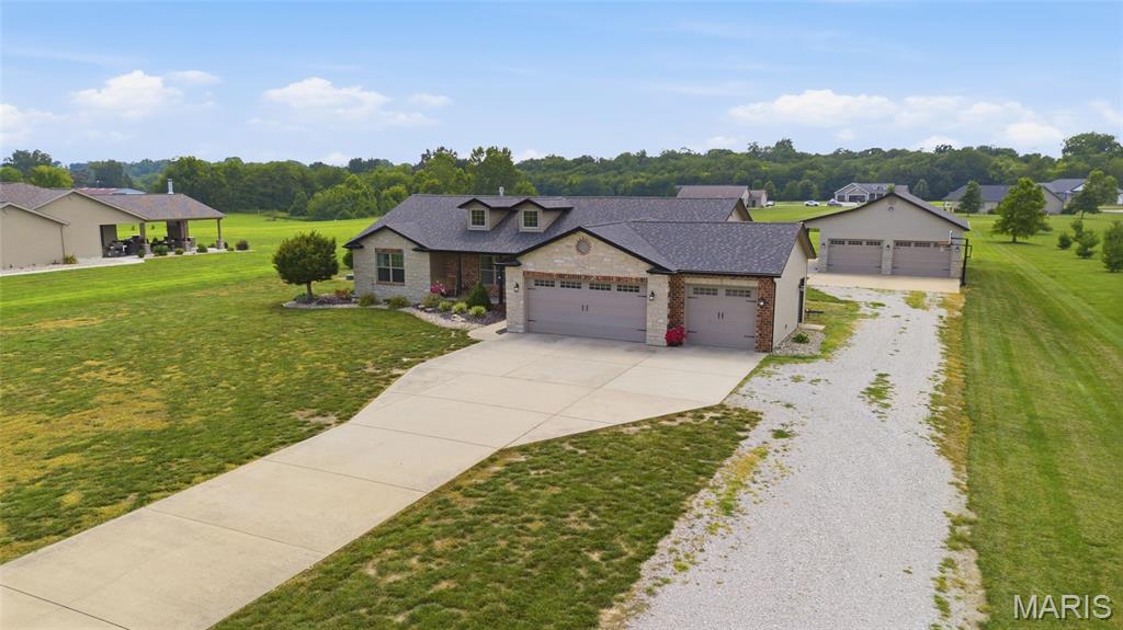 Homes for sale in Highland, IL | 3099 Final Dr, Highland, IL 62249 | MLS# MIS26045112