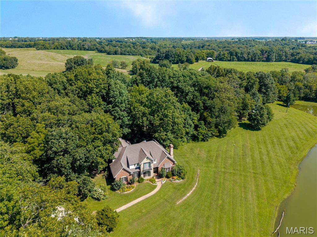Homes for sale in Chester, IL | 10631 Wine Hill Rd, Chester, IL 62233 | MLS# MIS26045158
