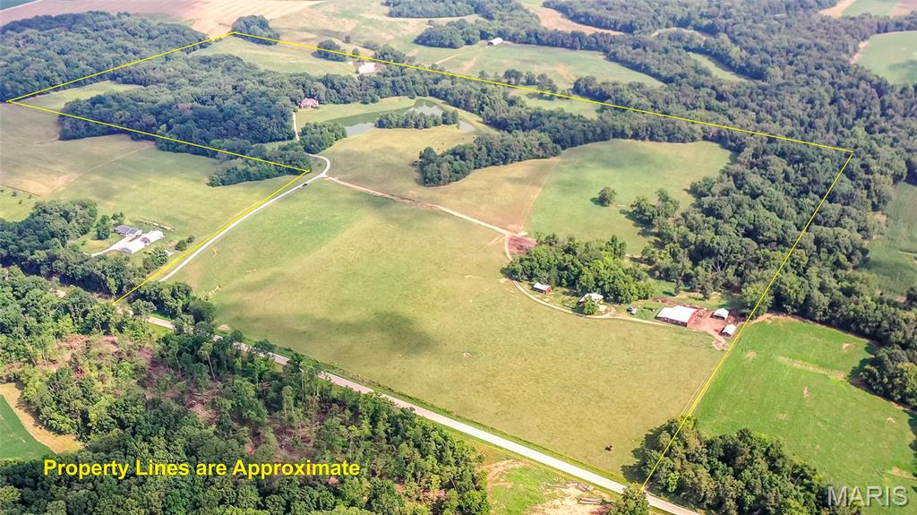 Homes for sale in Chester, IL | 10631 Wine Hill Rd, Chester, IL 62233 | MLS# MIS26045158
