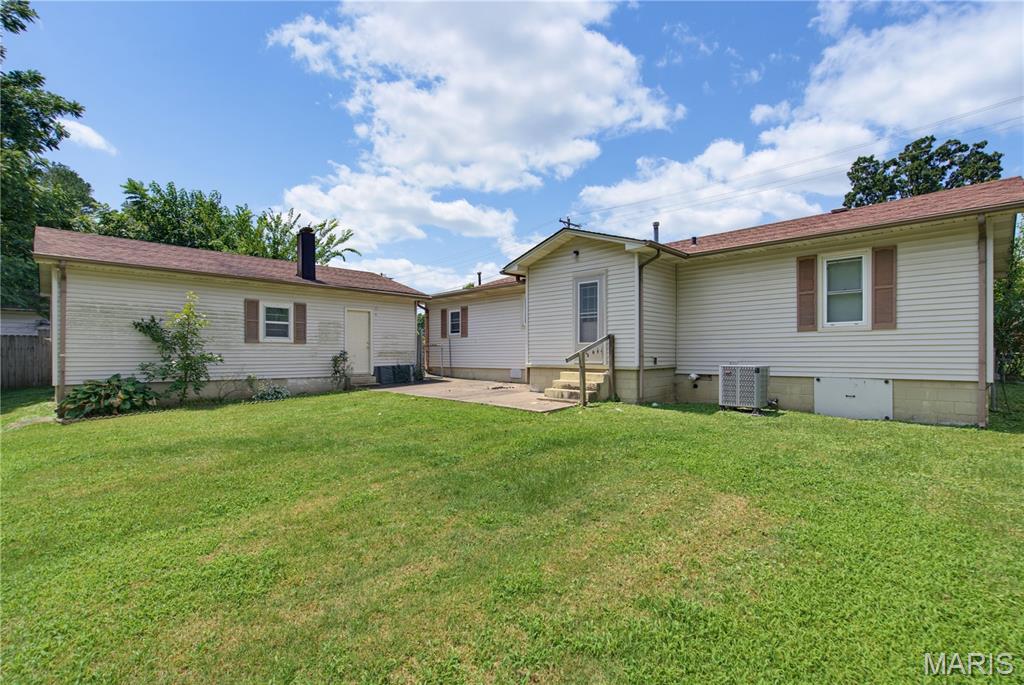 2nd image of 2024 N 14th St, Poplar Bluff, MO 63901 | MLS# MIS26045164