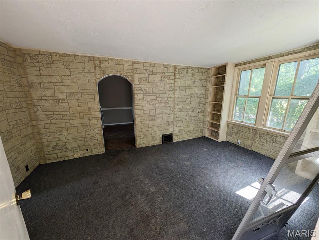 2nd image of 612 S 6th St, Belleville, IL 62220 | MLS# MIS26045180