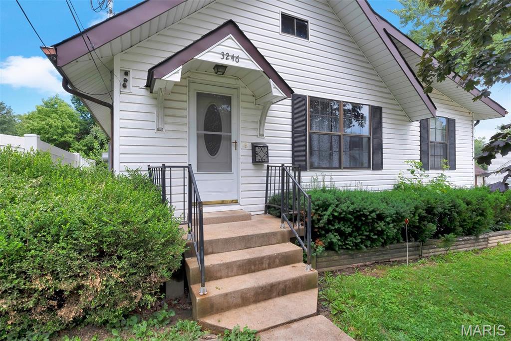Homes for sale in Breckenridge Hills, MO | 3246 Airway Ave, Breckenridge Hills, MO 63114 | MLS# MIS26045192