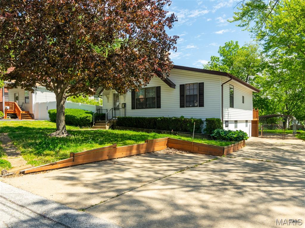 Homes for sale in Breckenridge Hills, MO | 3246 Airway Ave, Breckenridge Hills, MO 63114 | MLS# MIS26045192