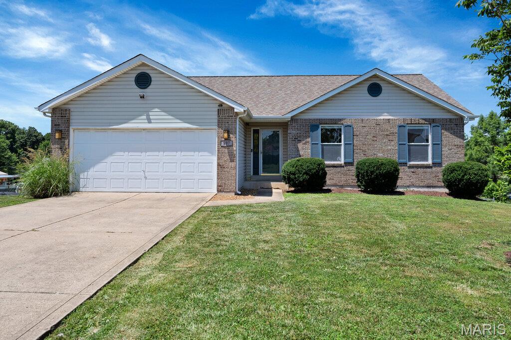Homes for sale in Warrenton, MO | 907 Sherwood Dr, Warrenton, MO 63383 | MLS# MIS26045196