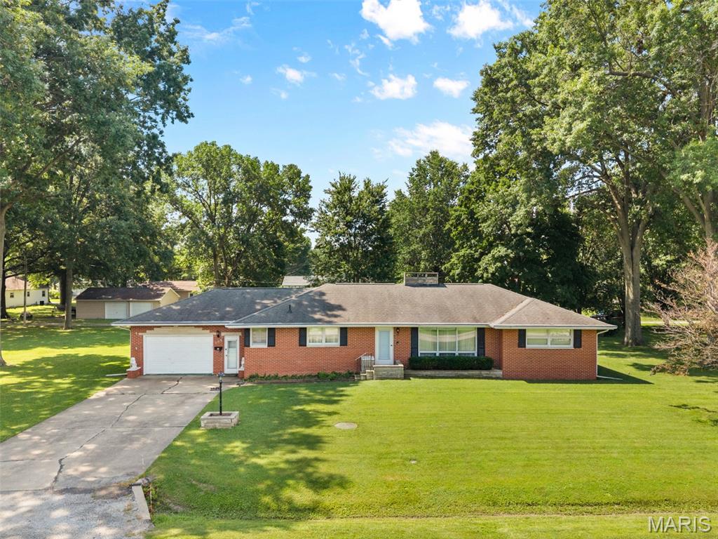 Homes for sale in Mount Olive, IL | 606 E 2nd South St, Mount Olive, IL 62069 | MLS# MIS26045223