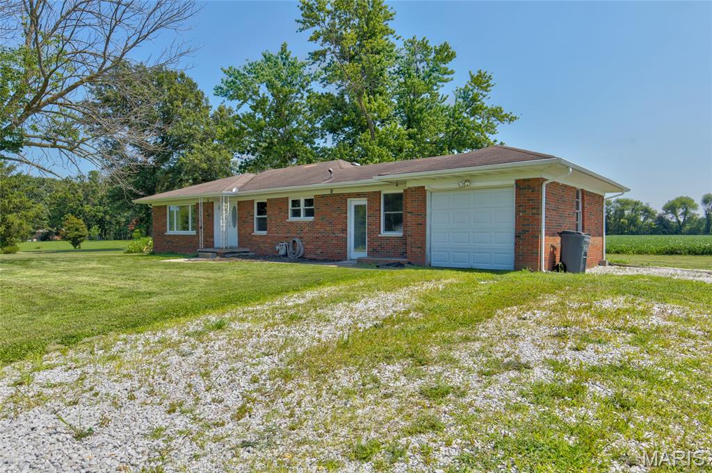 Homes for sale in Bunker Hill, IL | 7929 Brighton Bunker Hill Rd, Bunker Hill, IL 62014 | MLS# MIS26045265