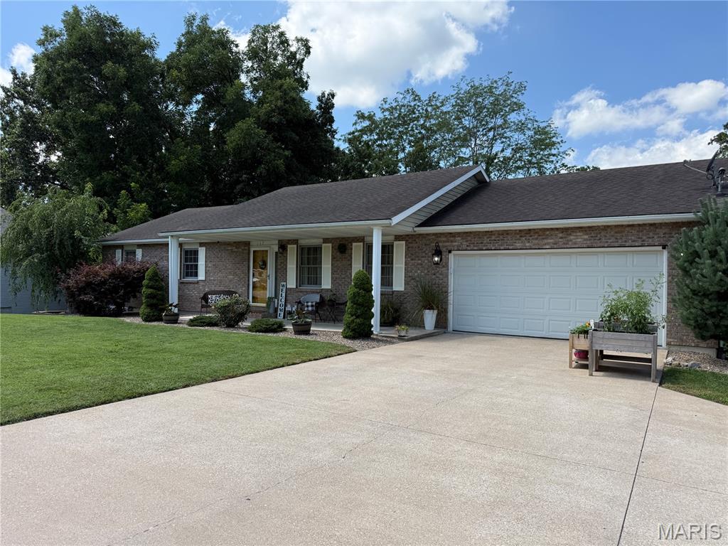 Homes for sale in Hannibal, MO | 137 Rosewood Dr, Hannibal, MO 63401 | MLS# MIS26045290