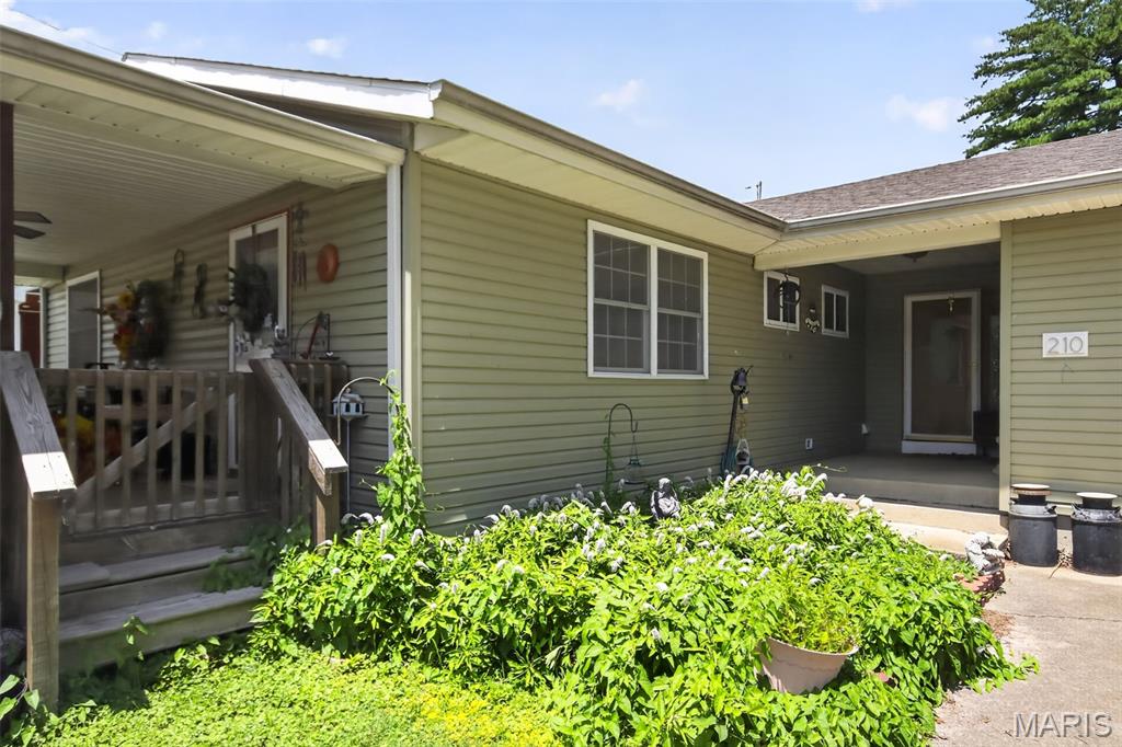 5th image of 210 Crane St, Pittsfield, IL 62363 | MLS# MIS26045312