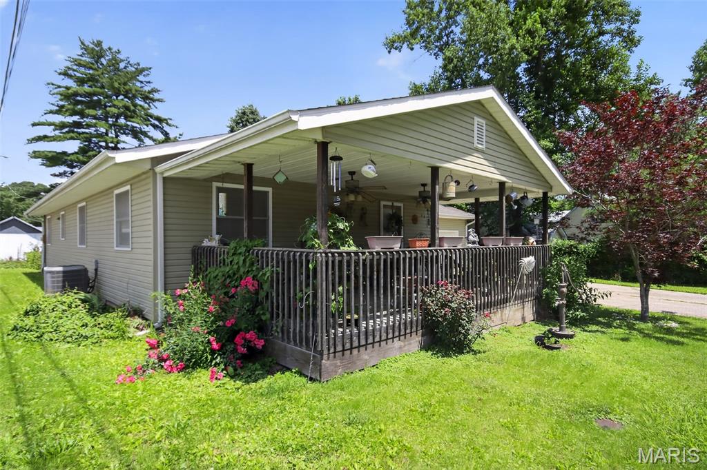 4th image of 210 Crane St, Pittsfield, IL 62363 | MLS# MIS26045312