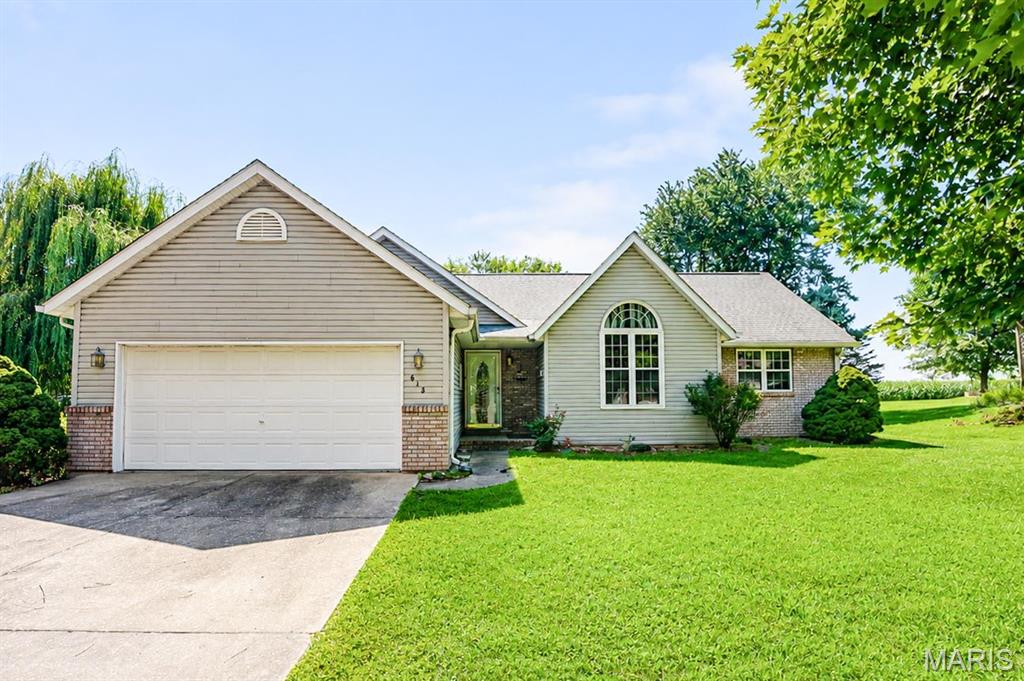 Homes for sale in Jerseyville, IL | 612 N Hickory St, Jerseyville, IL 62052 | MLS# MIS26045356