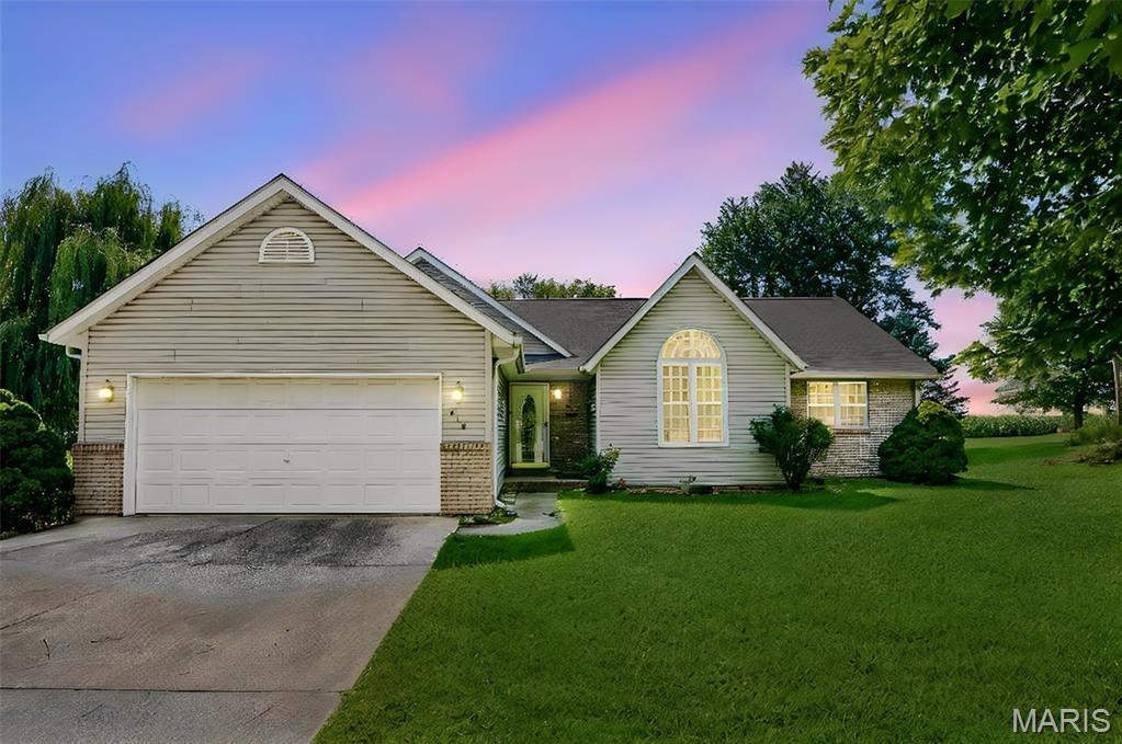 Homes for sale in Jerseyville, IL | 612 N Hickory St, Jerseyville, IL 62052 | MLS# MIS26045356