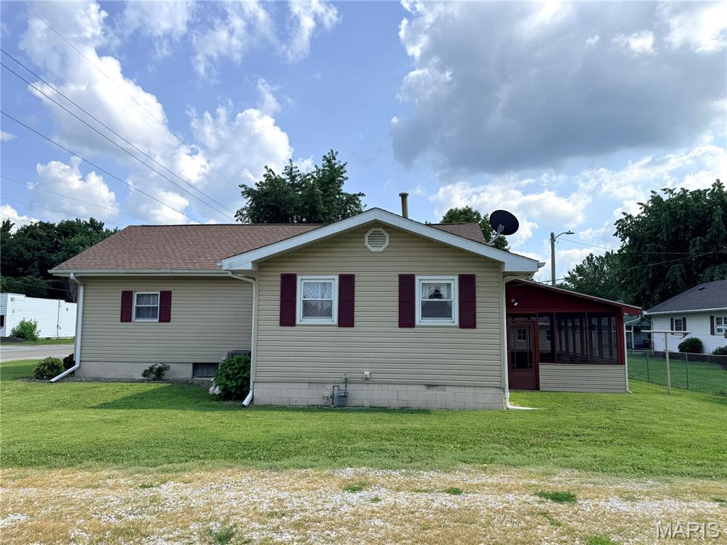 Homes for sale in Gillespie, IL | 908 Staunton Rd Rd, Gillespie, IL 62033 | MLS# MIS26045439