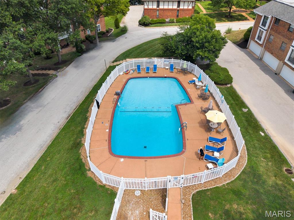 2nd image of 917 Claytonbrook Dr, Ballwin, MO 63011