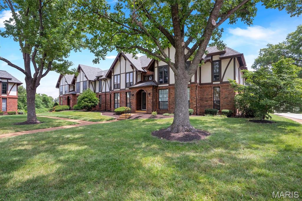 2nd image of 917 Claytonbrook Dr #1, Ballwin, MO 63011 | MLS# MIS26045478