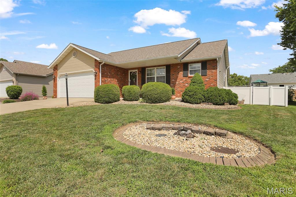Homes for sale in Glen Carbon, IL | 59 Julie Dr, Glen Carbon, IL 62034 | MLS# MIS26045491
