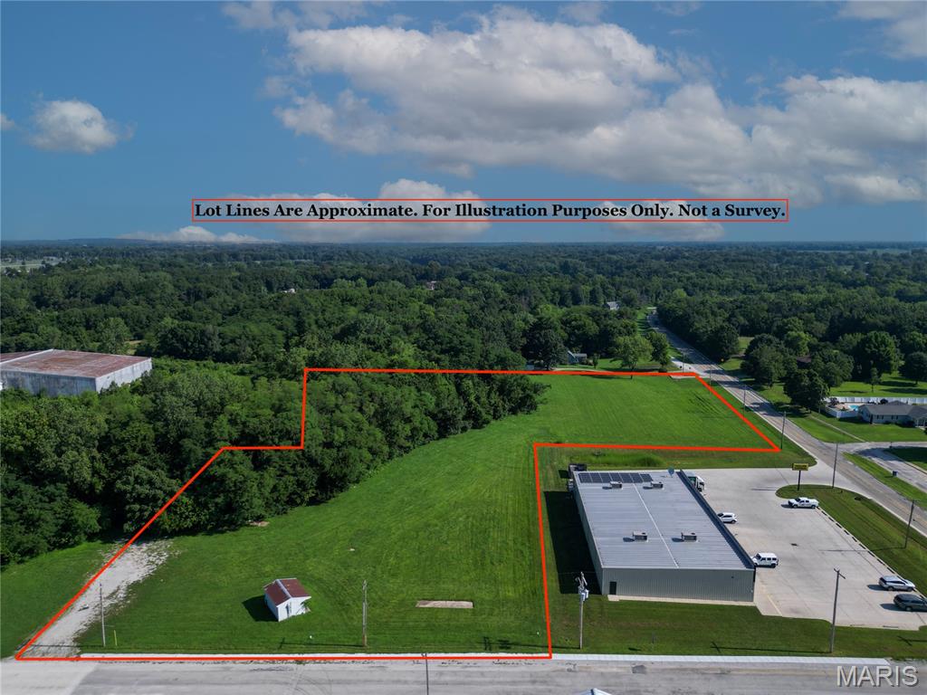 Homes for sale in Hillsboro, IL | 1915 Schram Ave, Hillsboro, IL 62049 | MLS# MIS26045495