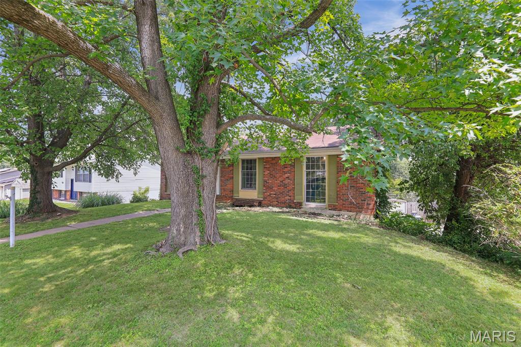 Homes for sale in Godfrey, IL | 5905 Dogwood Ln, Godfrey, IL 62035 | MLS# MIS26045625