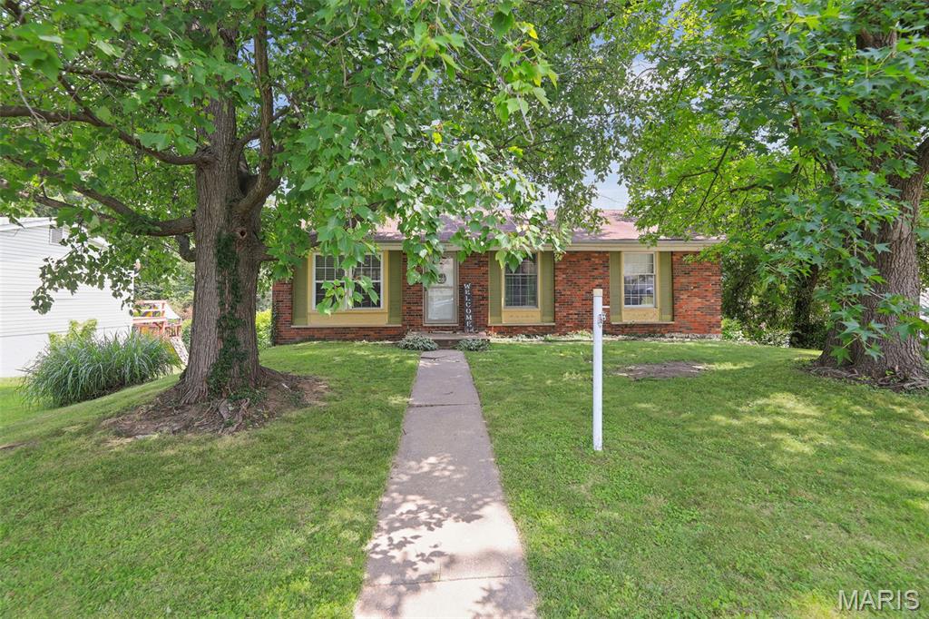 Homes for sale in Godfrey, IL | 5905 Dogwood Ln, Godfrey, IL 62035 | MLS# MIS26045625
