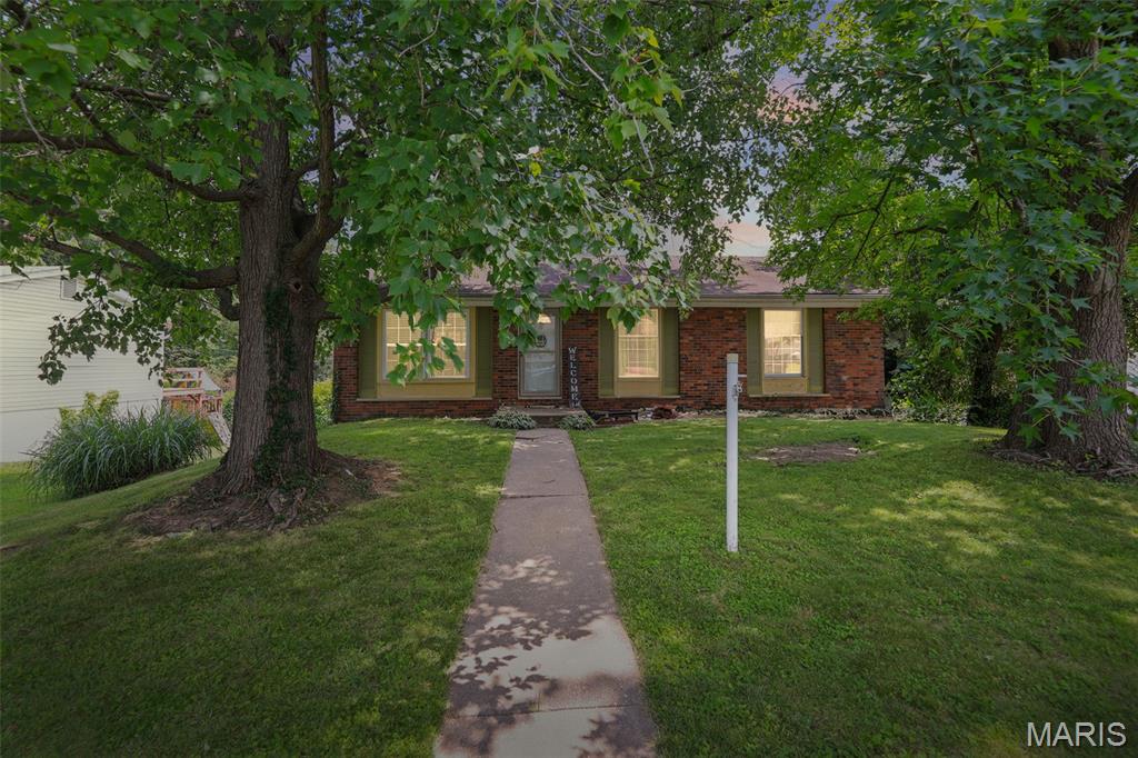Homes for sale in Godfrey, IL | 5905 Dogwood Ln, Godfrey, IL 62035 | MLS# MIS26045625