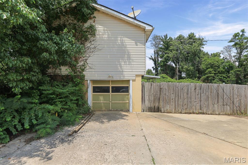 Homes for sale in Godfrey, IL | 5905 Dogwood Ln, Godfrey, IL 62035 | MLS# MIS26045625