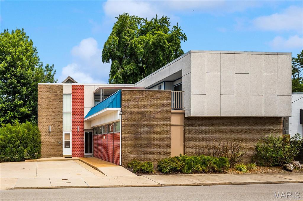 1st image of 100 Mascoutah Ave, Belleville, IL 62220 | MLS# MIS26045642