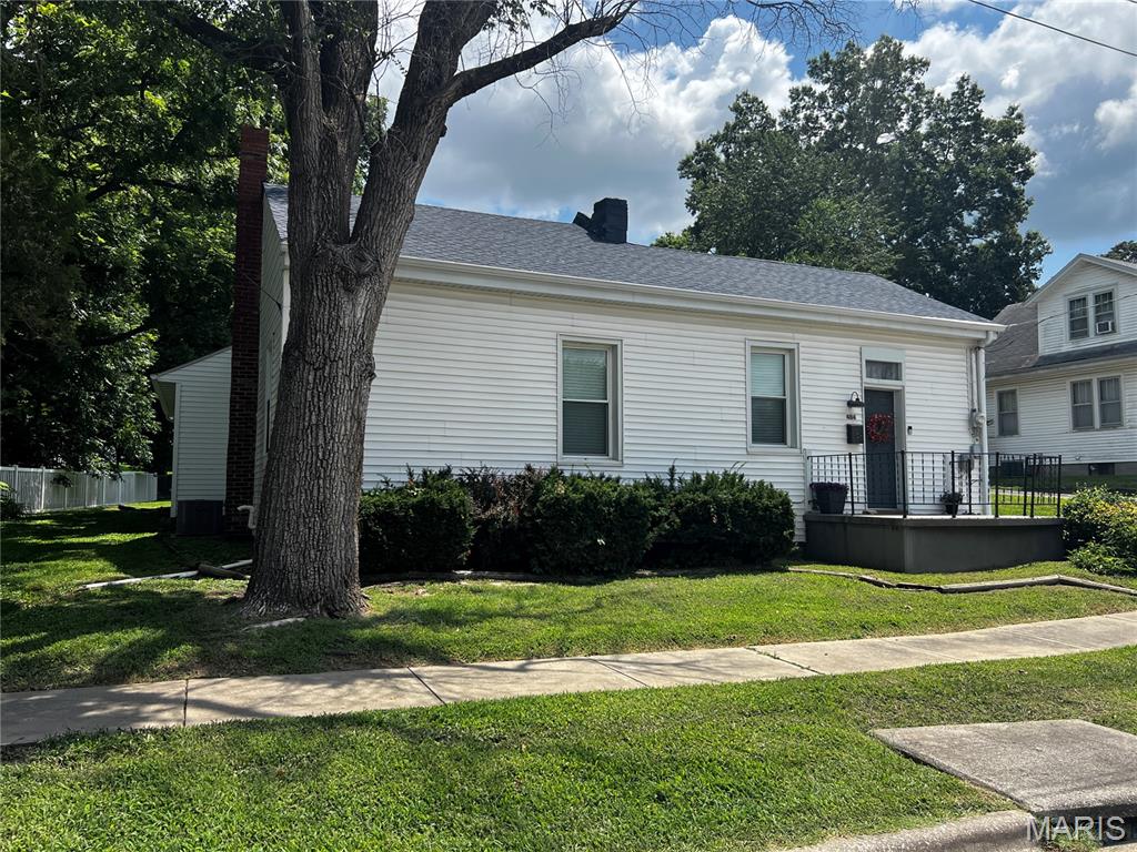 Homes for sale in Waterloo, IL | 404 S Main St, Waterloo, IL 62298 | MLS# MIS26045645