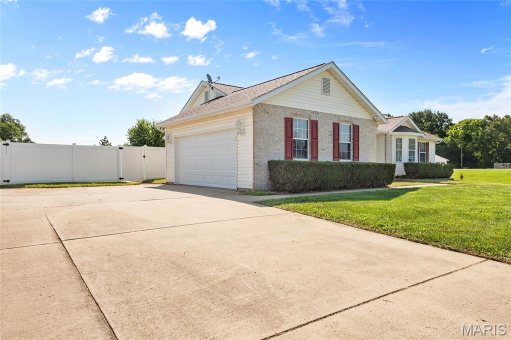 Homes for sale in Valmeyer, IL | 100 Willow Rdg, Valmeyer, IL 62295 | MLS# MIS26045668